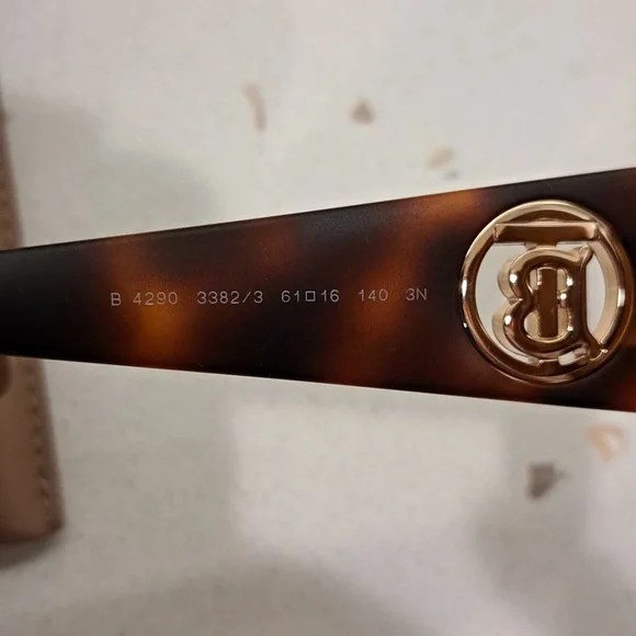 NWT Burberry sunglasses - Picture 8 of 9